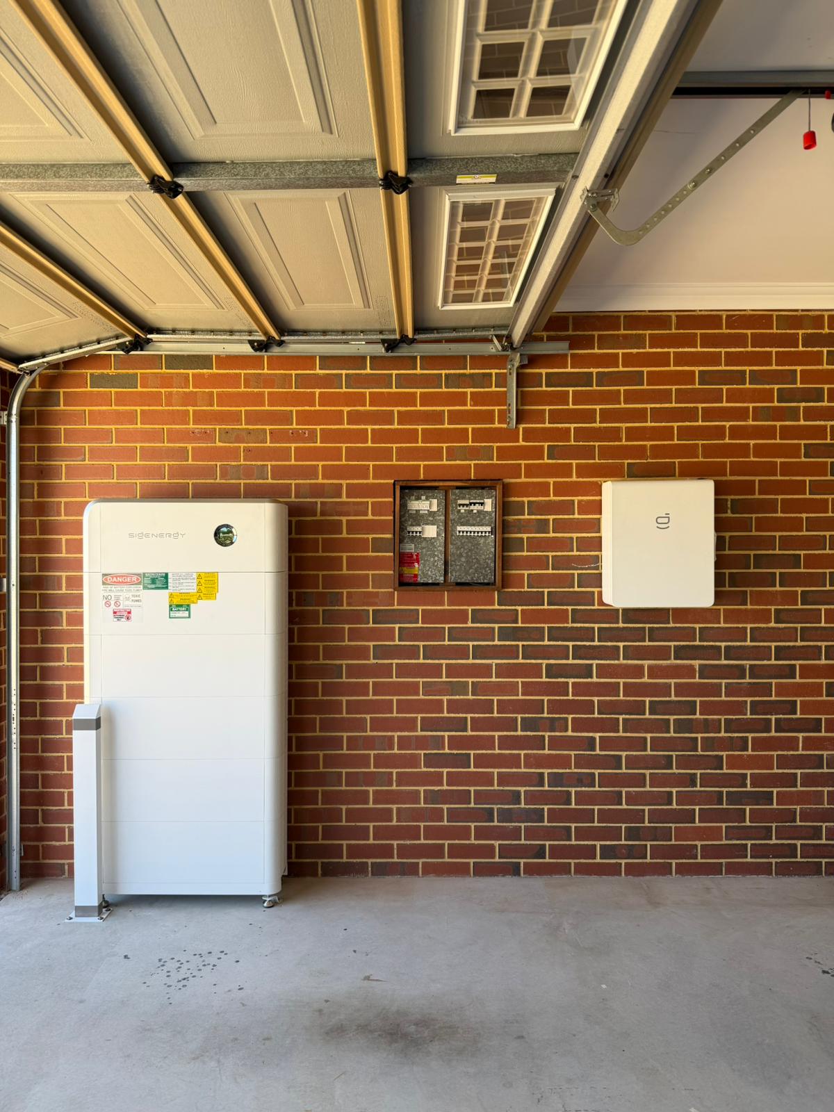 Sigenergy battery and inverter installed in a Beeliar garage