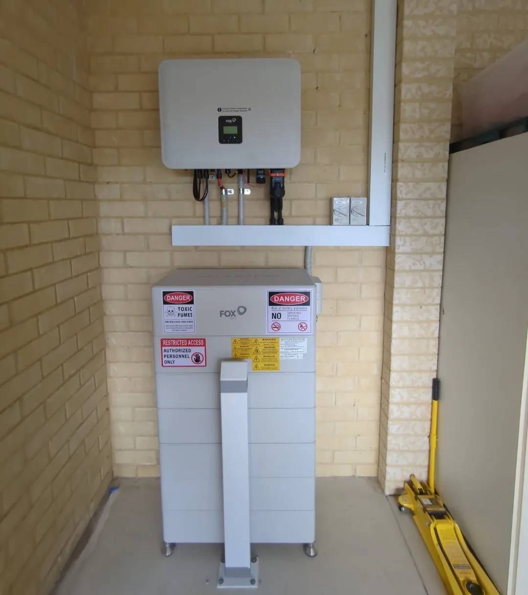 FoxESS H3 Smart inverter mounted above a 41.93kWh FoxESS battery in a garage